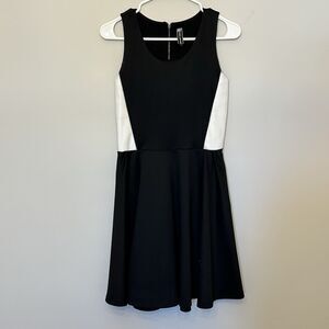 Poof‎ Couture skater dress Womens medium black white Color Block Exposed Zipper